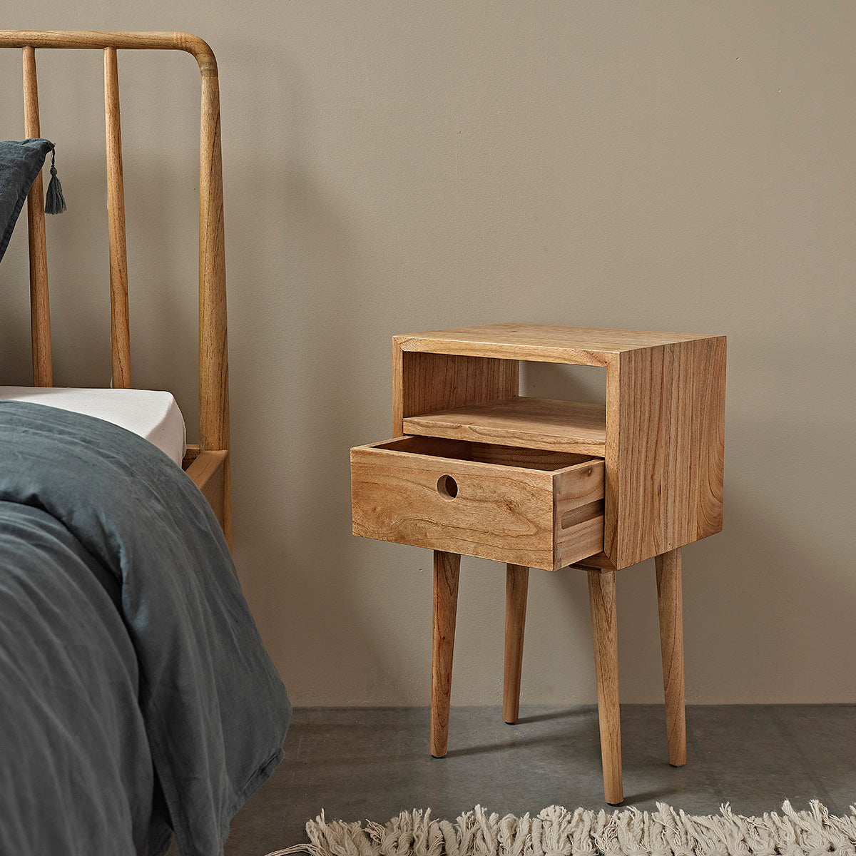 ESMEE - Table de chevet en mindi massif 65 cm