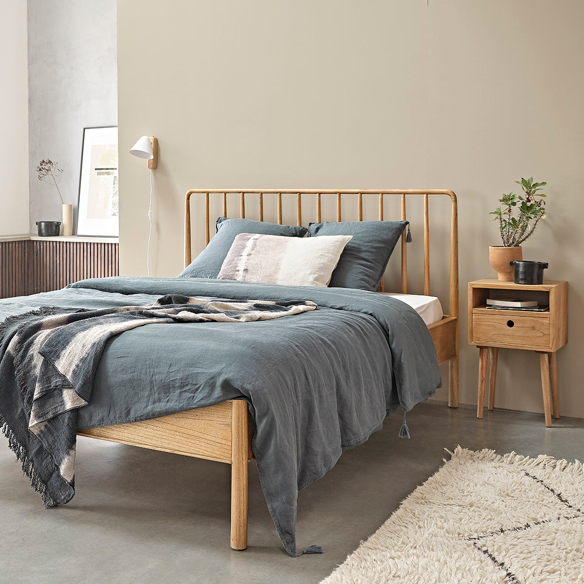 ESMEE - Table de chevet en mindi massif 65 cm