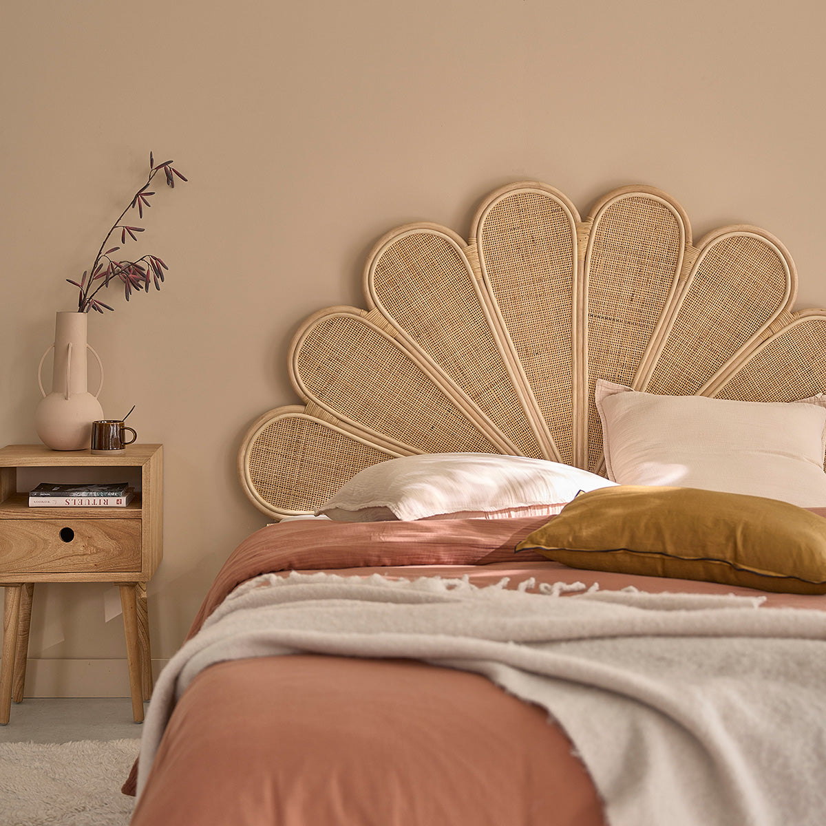 ESMEE - Table de chevet en mindi massif 65 cm