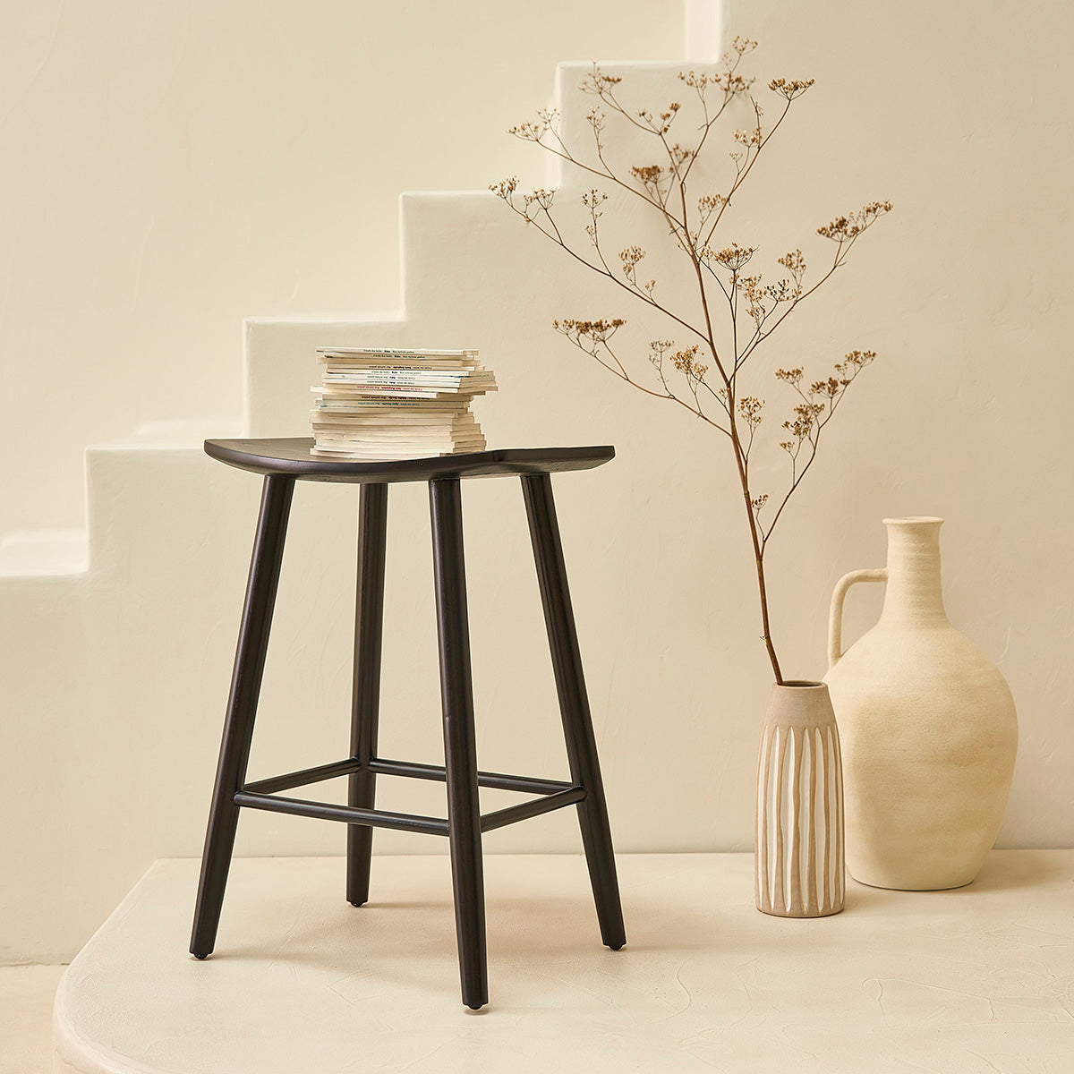 AMBRE - Lot de 2 tabourets en teck massif noir 65 cm