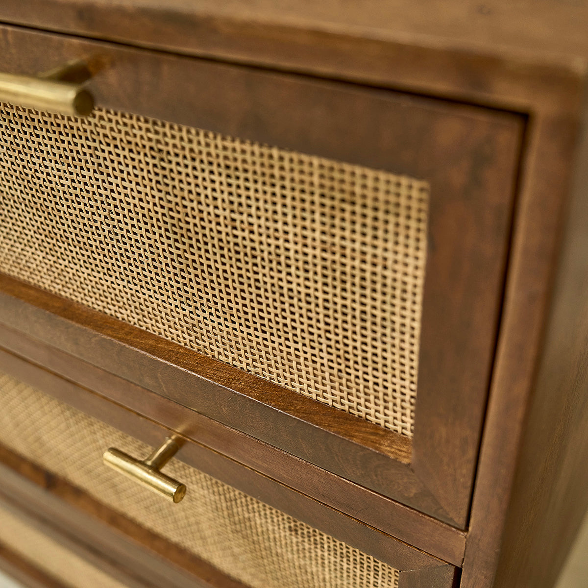 RAPHAEL - Commode en manguier massif et cannage finition noyer 90 cm