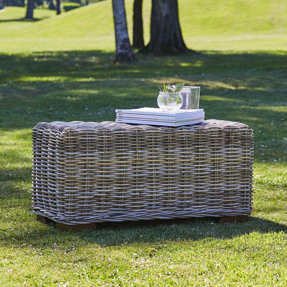 MUSA - Table basse en kubu naturel