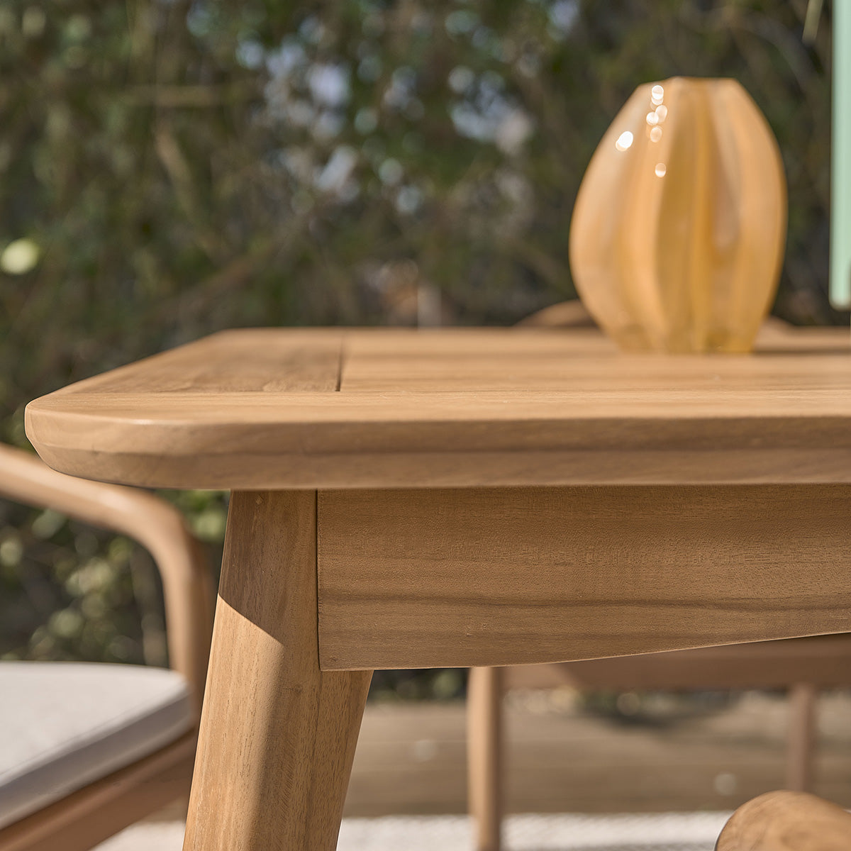 AUBE - Table de jardin extensible en teck massif 6/8 pers.