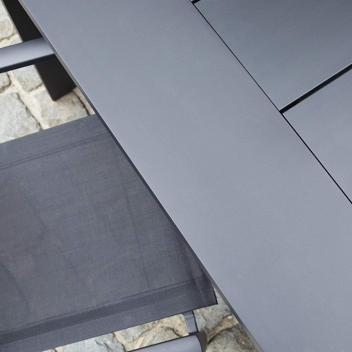 IBIZA - Salon de jardin en aluminium et textilène noir 8 pers.