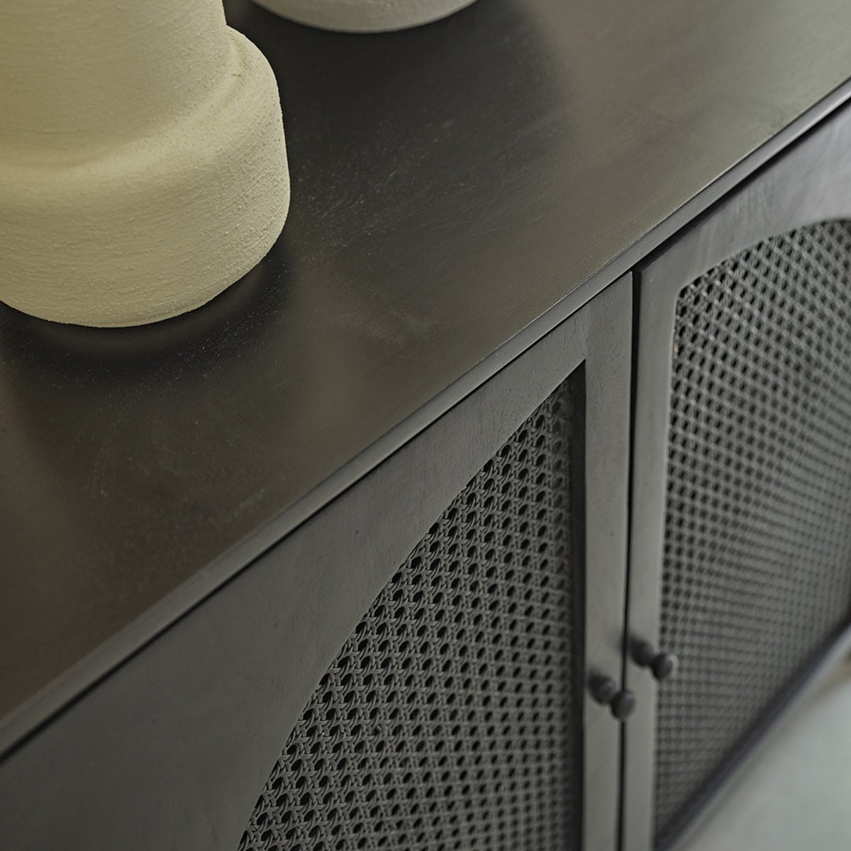 ZULMA - Buffet en manguier massif et cannage noir 175 cm