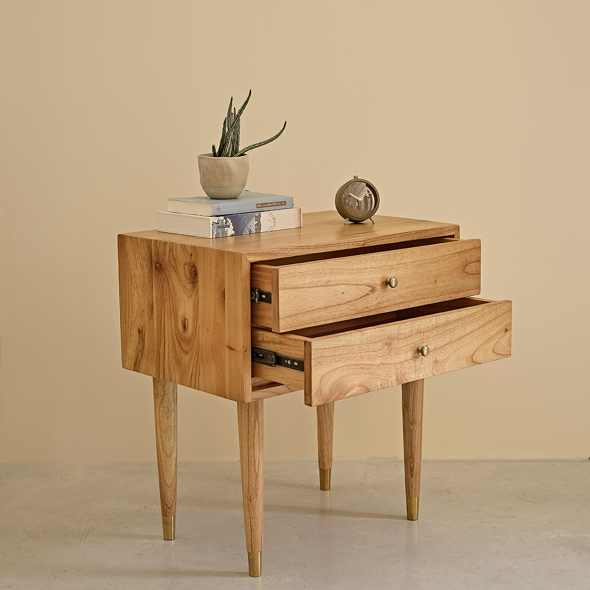 PIA - Table de chevet en mindi massif 60 cm