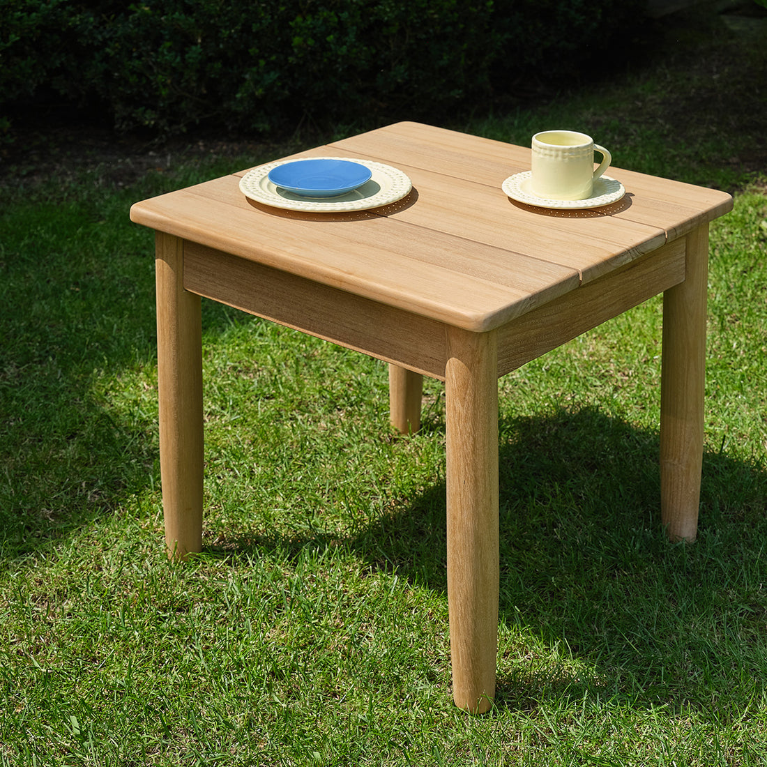 CALVI - Table d'appoint de jardin en teck massif premium