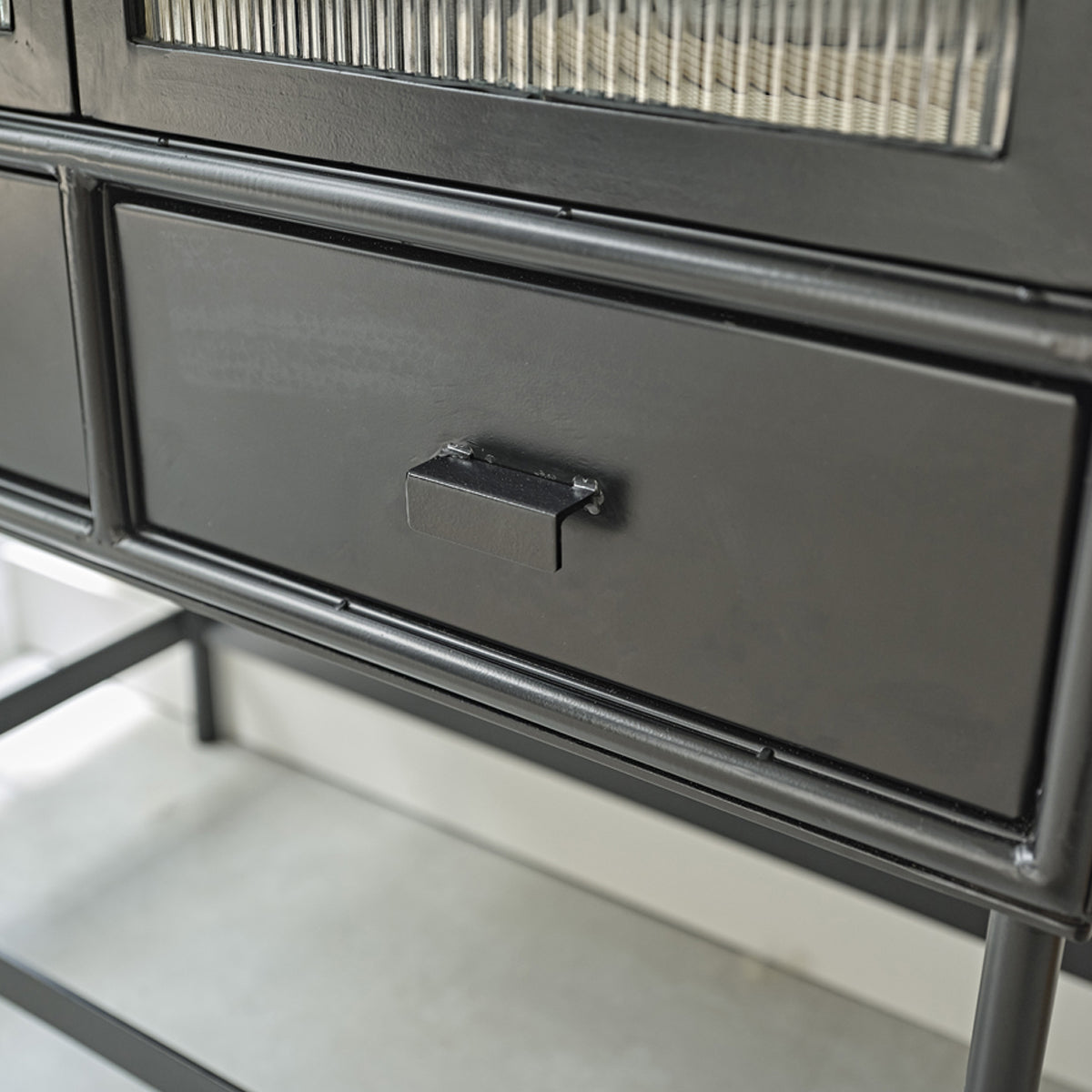 OCTAV - Vaisselier en métal et verre ondulé 90 cm