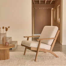 Fauteuil en teck massif et tissu bouclette
