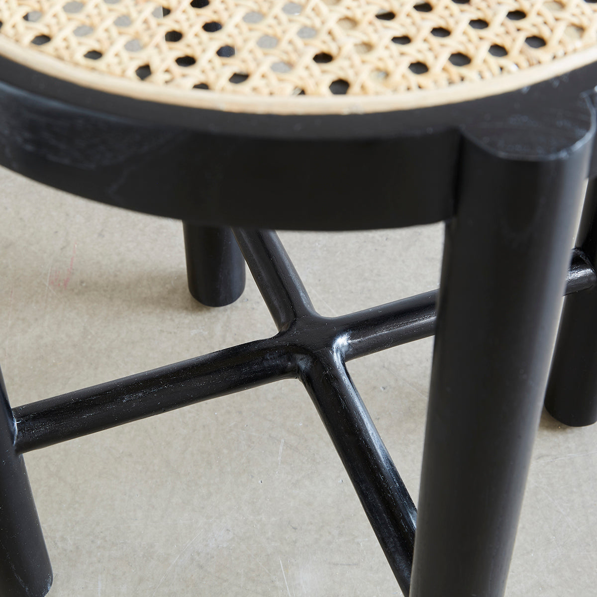 ARON - Table de chevet en acajou massif et cannage 40 cm