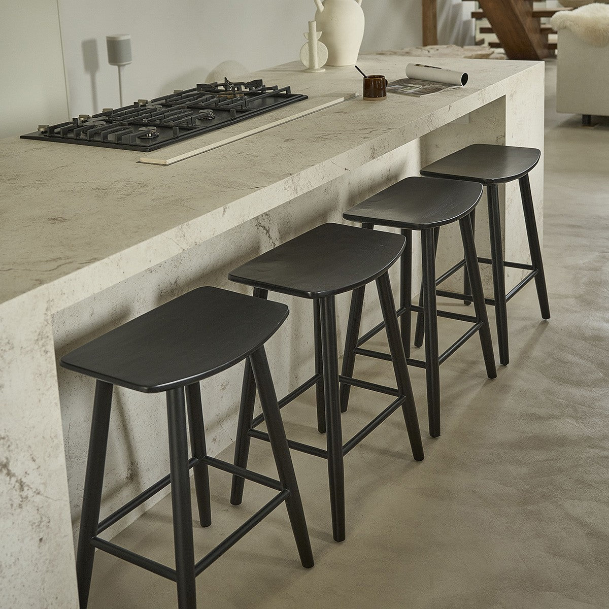 AMBRE - Lot de 2 tabourets en teck massif noir 65 cm