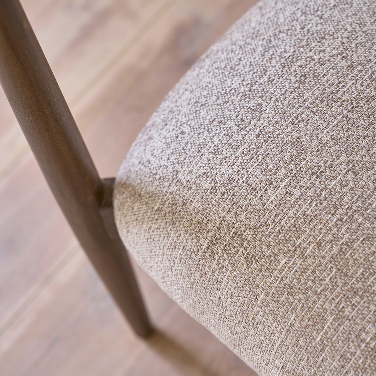 CÔME - Fauteuil en bois massif et tissu texturé beige chiné