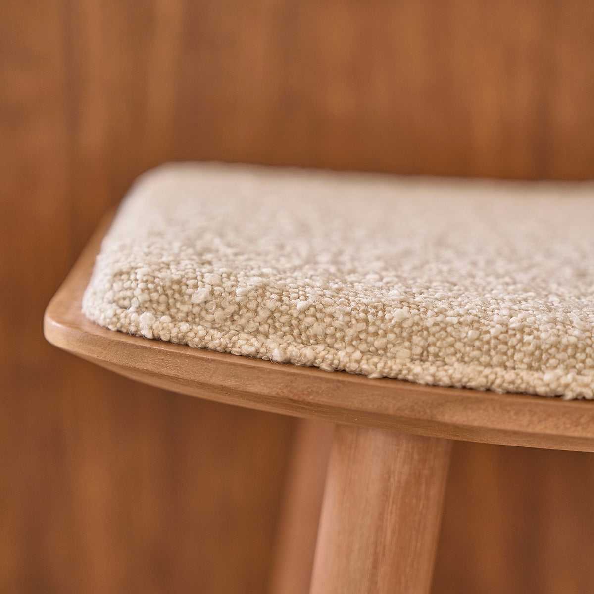 AMBRE - Tabouret en teck massif assise bouclette 75 cm