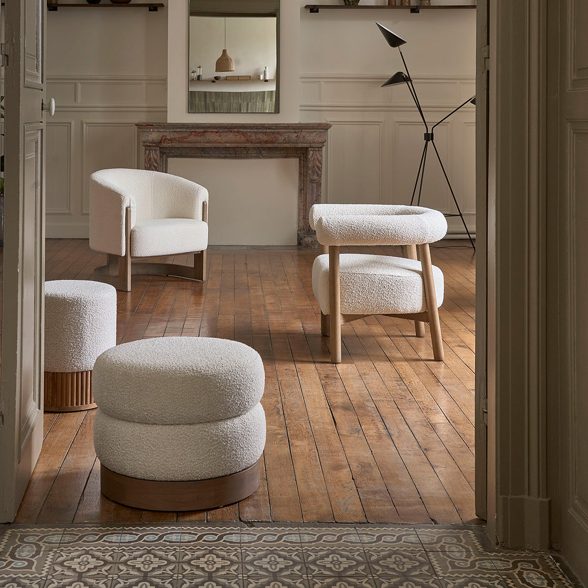 MALO - Fauteuil en chêne massif et tissu bouclette écrue