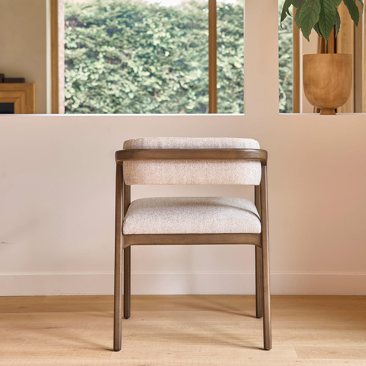 ÉLOI - Chaise en bois massif et tissu texturé beige chiné