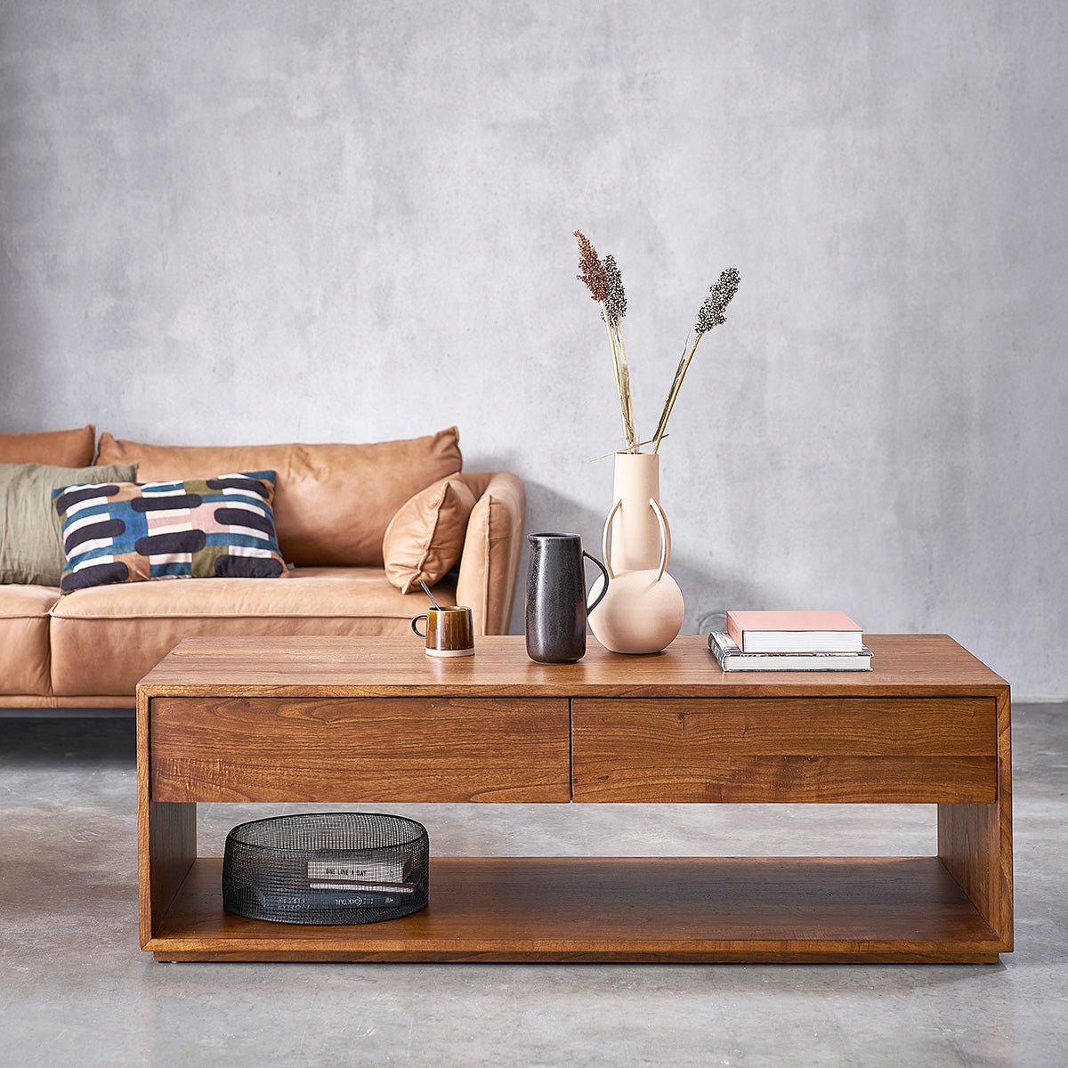 MILO - Table basse en mindi massif finition noyer 140 cm