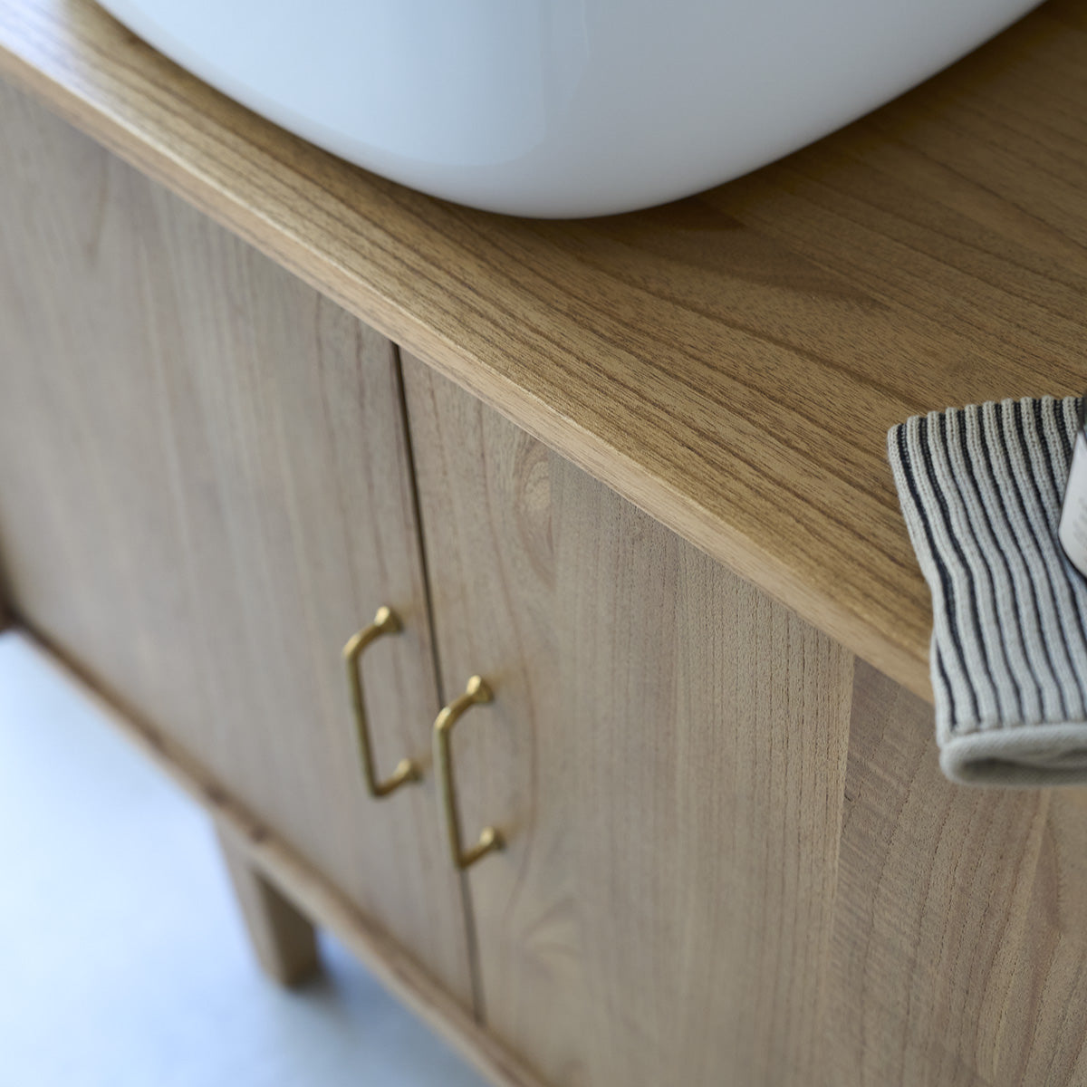 FIFTIES - Meuble sous vasque en mindi massif 135 cm