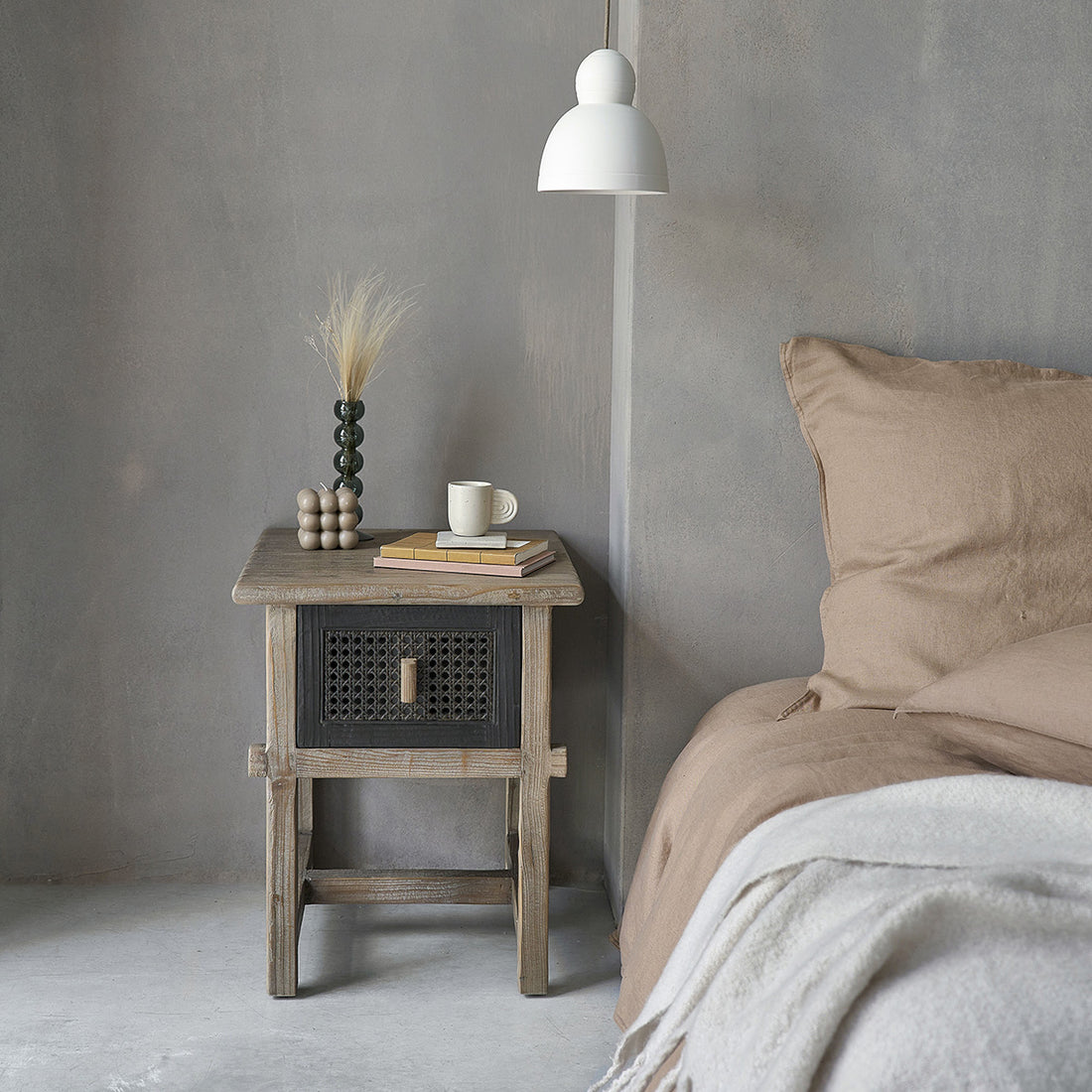 JUNKO - Table de chevet en bois recyclé massif 45 cm