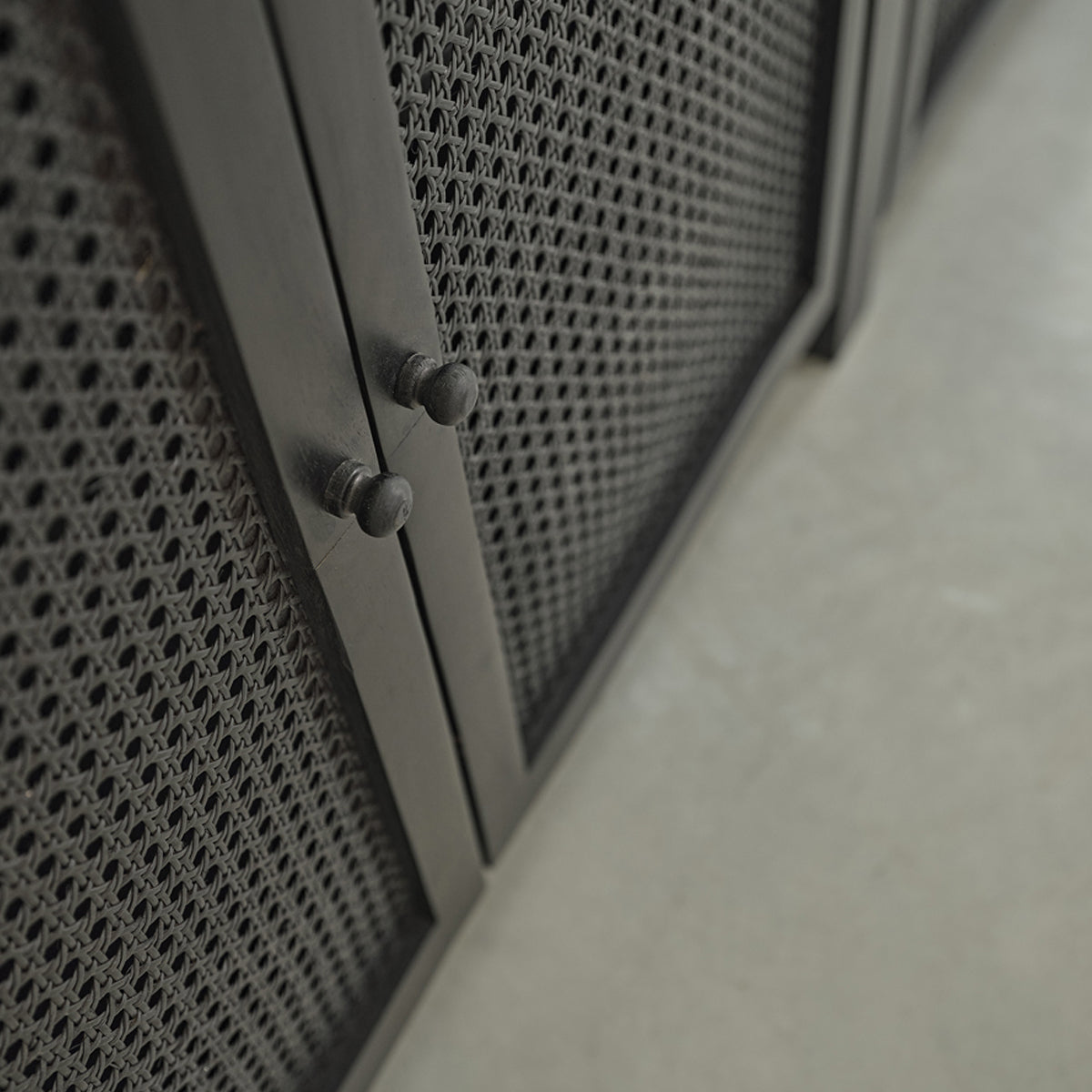 ZULMA - Buffet en manguier massif et cannage noir 175 cm