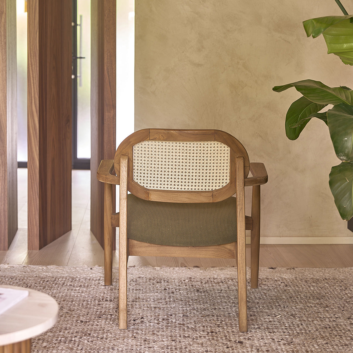 SABI - Fauteuil en teck massif, cannage et tissu velours côtelé kaki