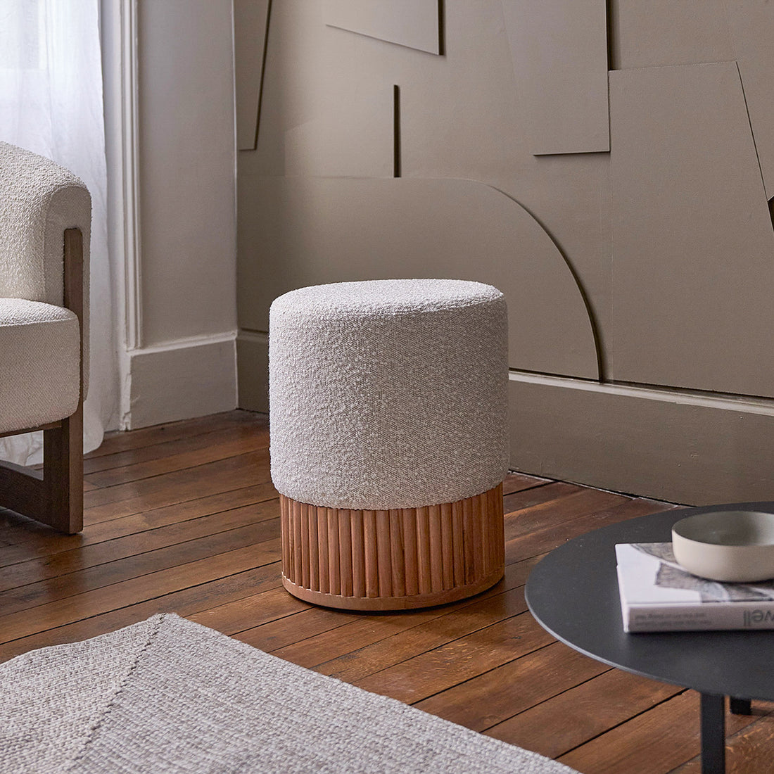 SERENE - Pouf en teck massif et tissu bouclette blanc Ø38 cm