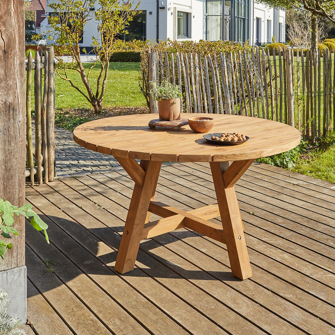 GABRIELLE - Table de jardin en teck massif recyclé ronde 6 pers.