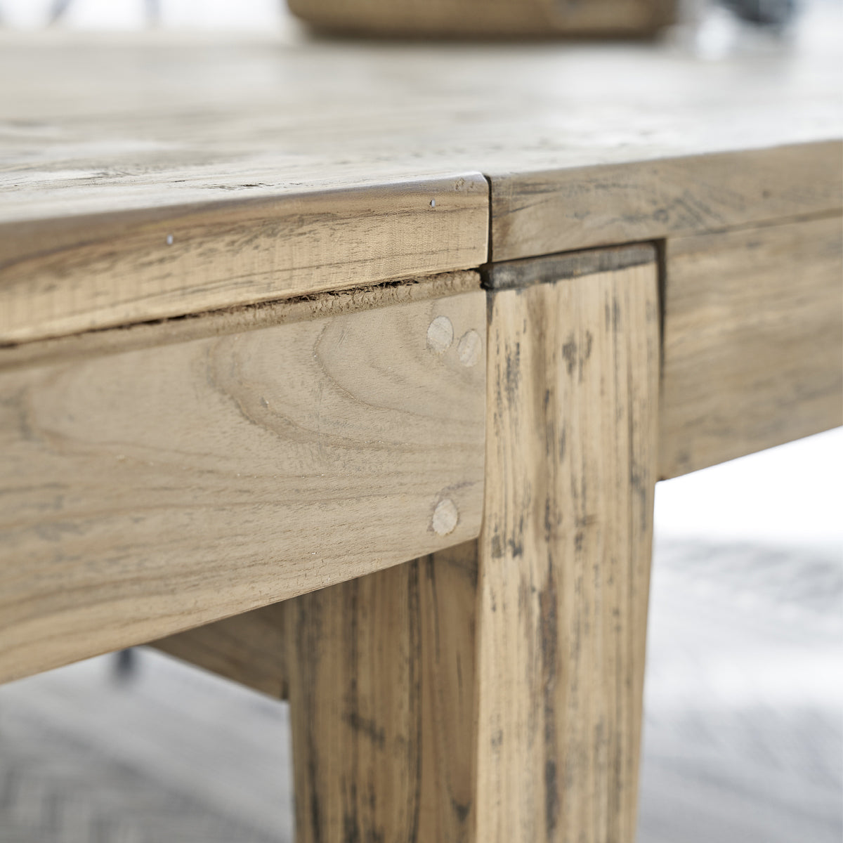 CARGO - Table en teck massif recyclé extensible 12 pers.