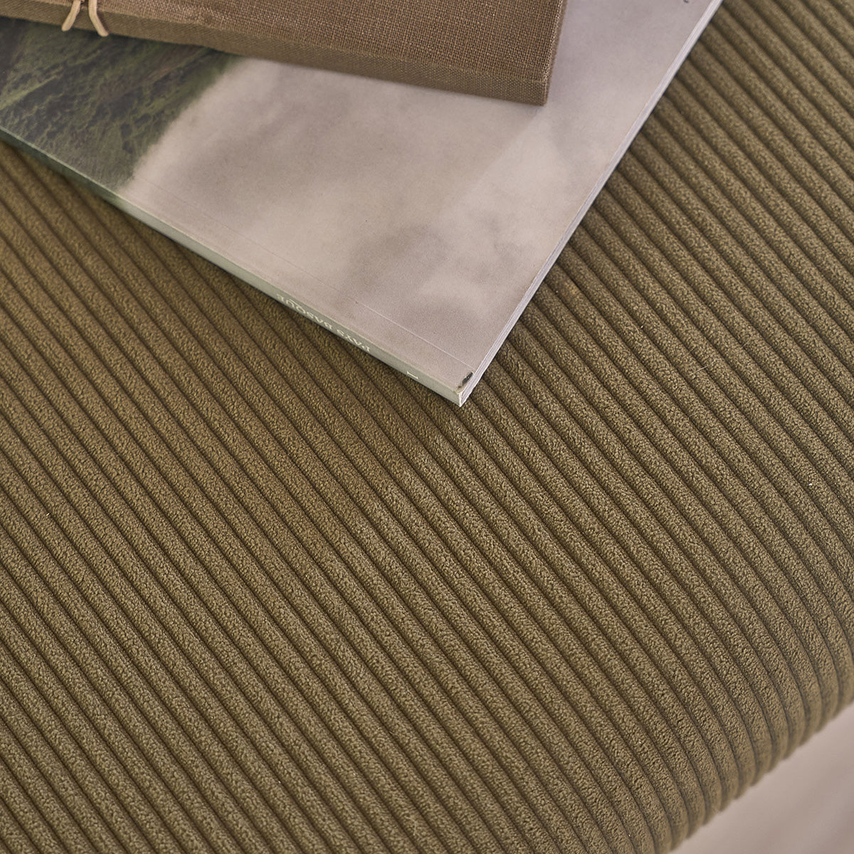 AMBRE - Banc en teck massif et tissu velours cotelé vert 100 cm