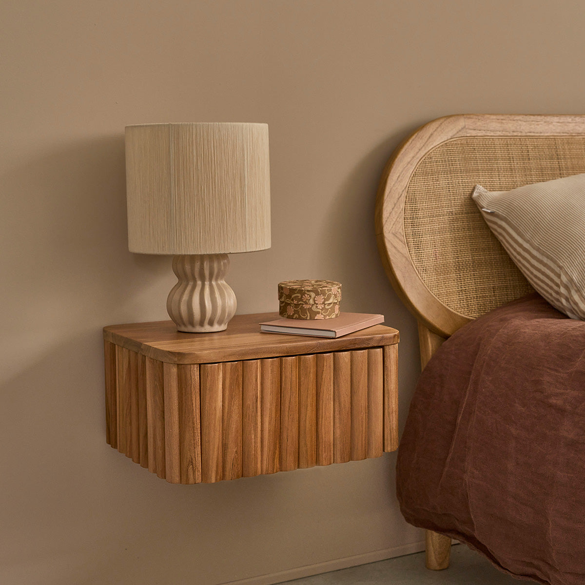 BELIZE - Table de chevet suspendue en bois de teck 45 cm