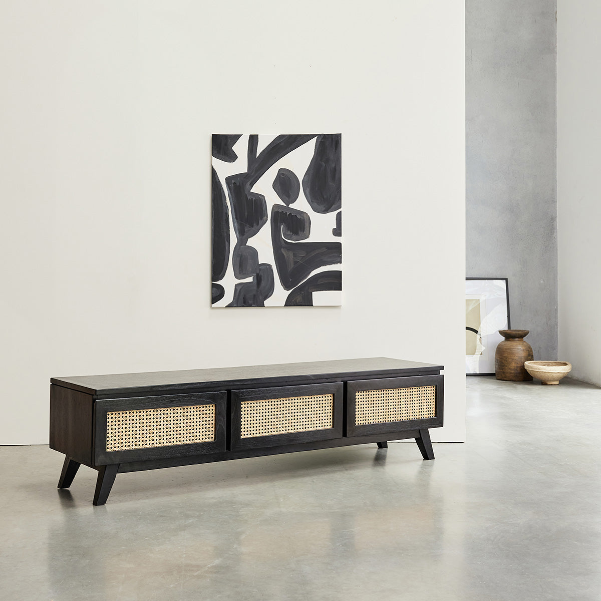 ISÉE - Meuble TV en mindi massif et cannage noir 160 cm