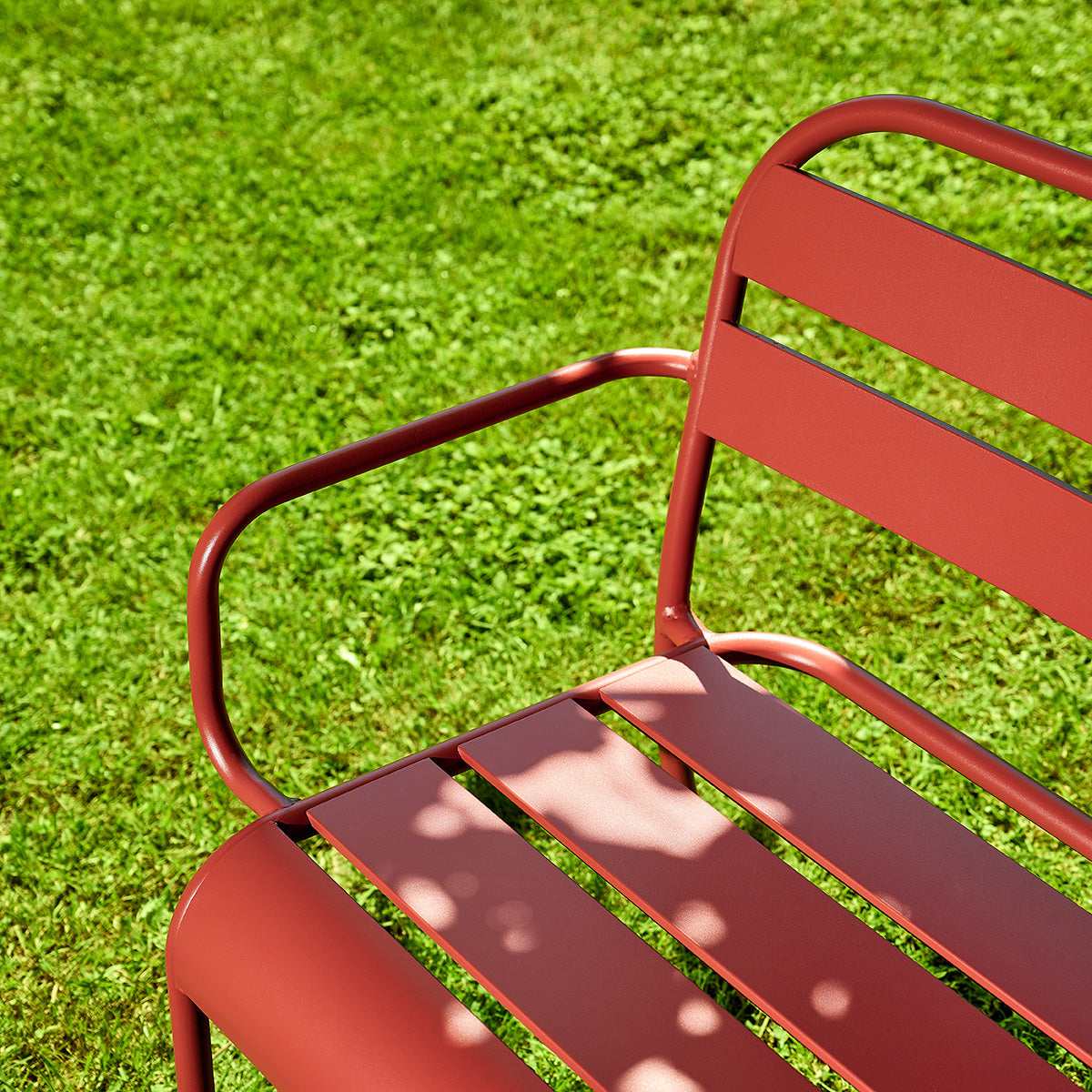 BDJ0010-banc_de_jardin_en_aluminium_framboise-04.jpg