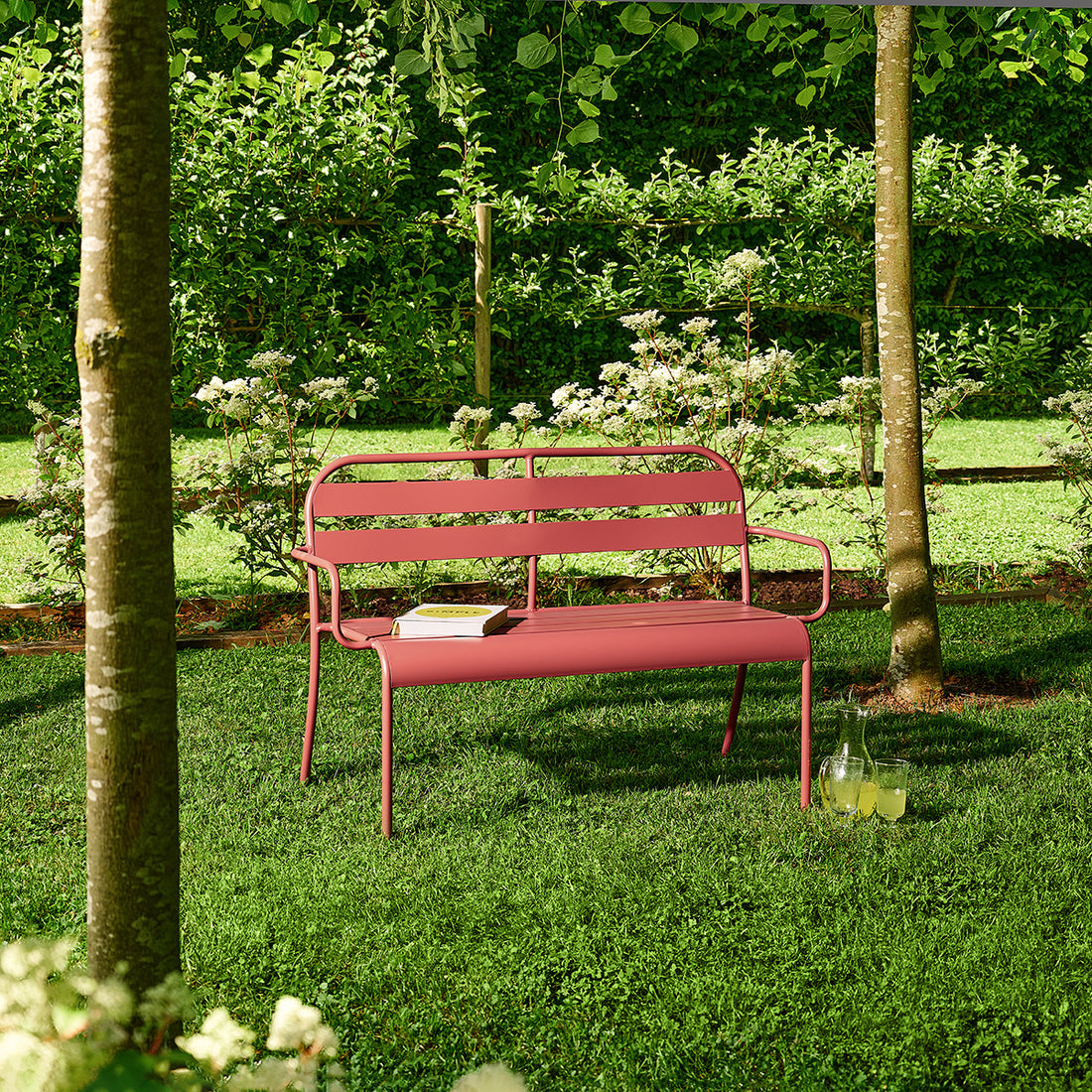 Banc en aluminium framboise 118 cm