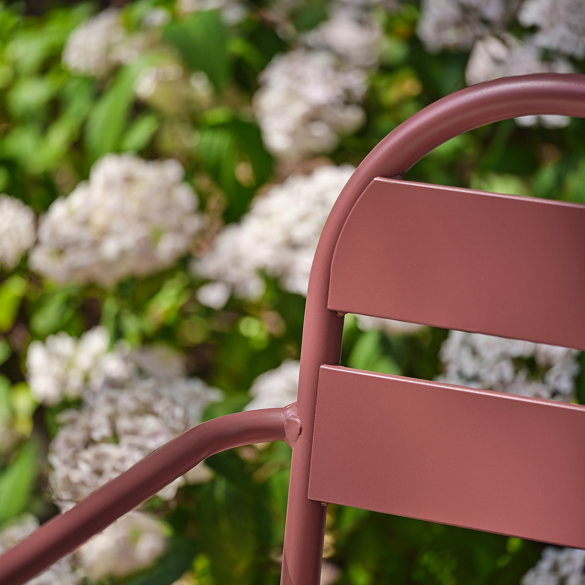 Banc en aluminium framboise 118 cm