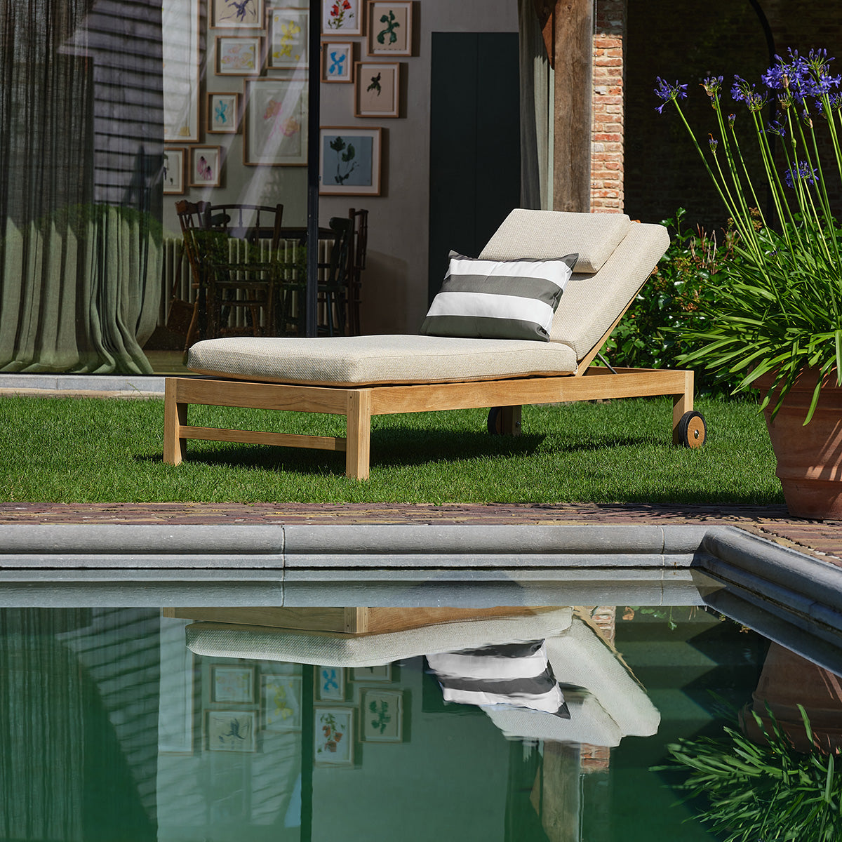 Bain de soleil inclinable en teck massif avec coussins beige chiné