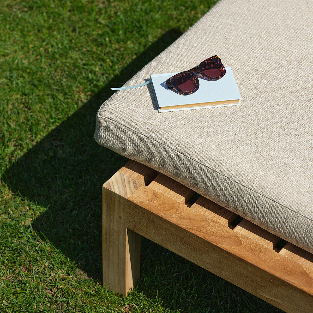 Bain de soleil double inclinable en teck massif avec coussins beige chiné