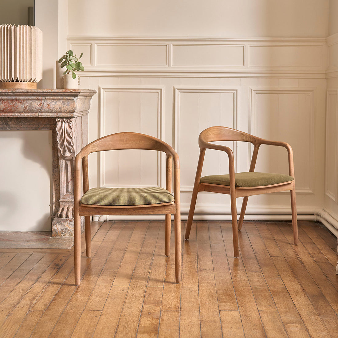 AMBRE - Lot de 2 chaises en teck massif assise velours côtelé kaki