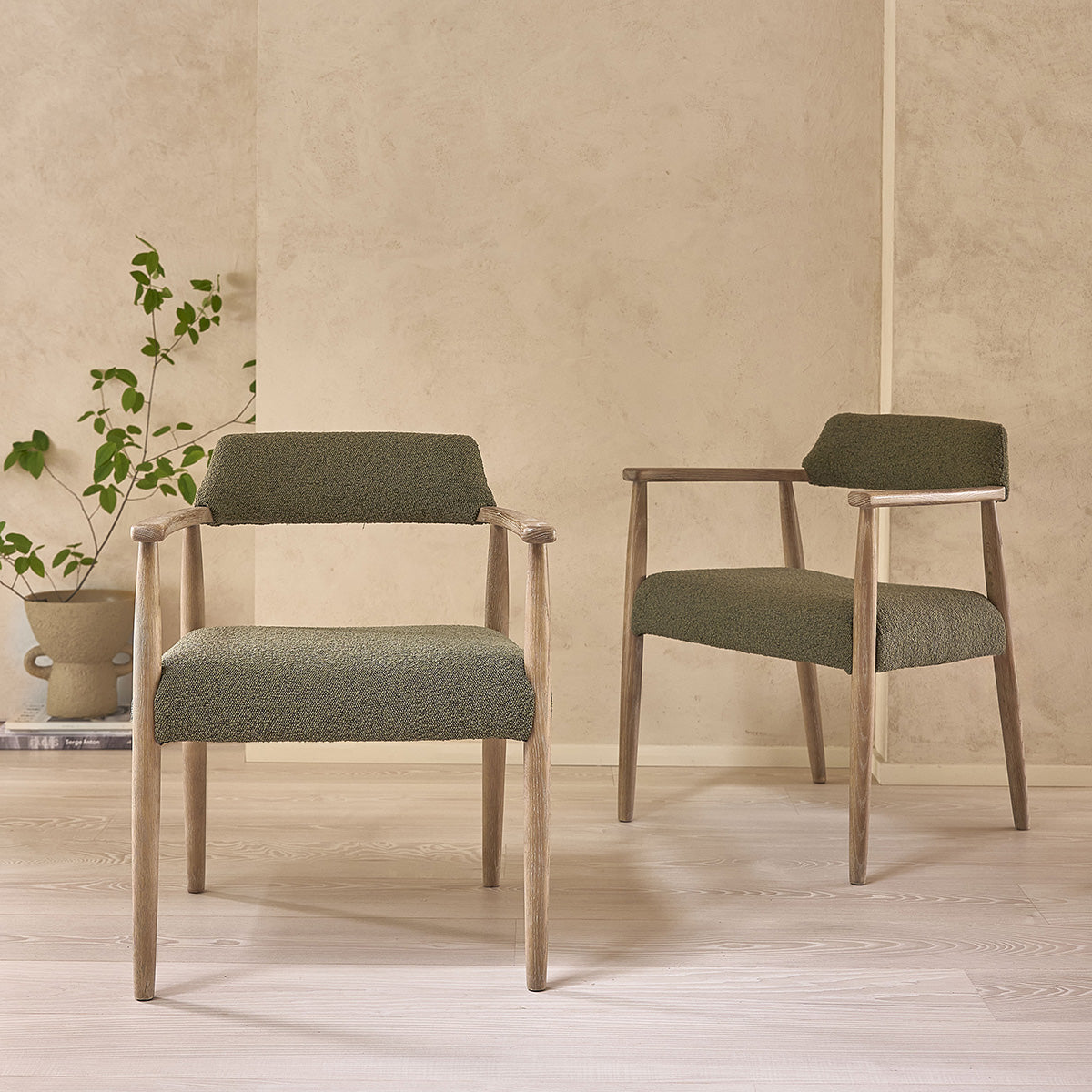 Lot de 2 chaises en chêne et tissu bouclette kaki