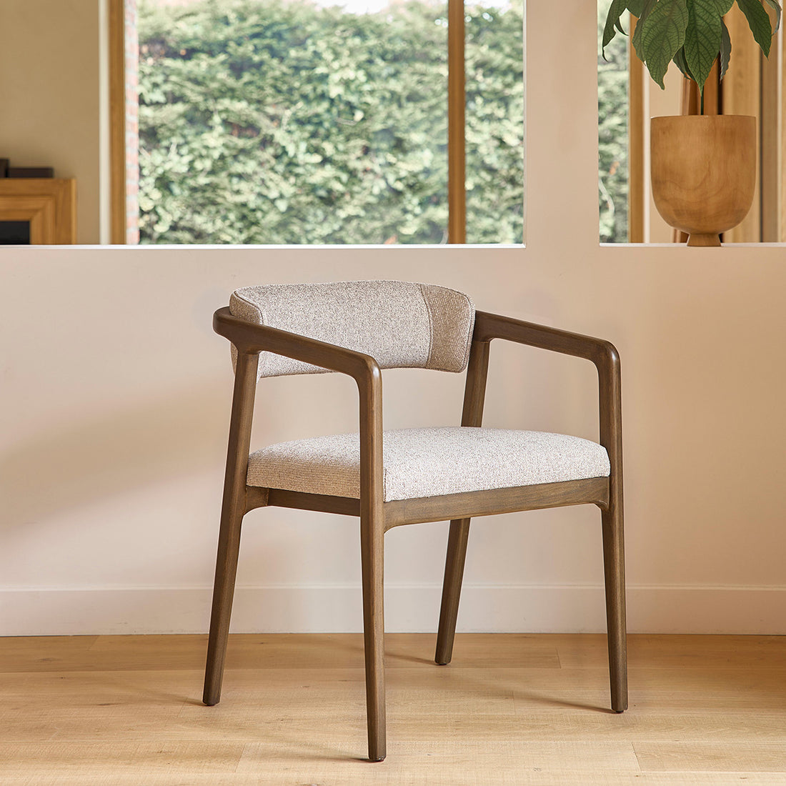 ÉLOI - Chaise en bois massif et tissu texturé beige chiné