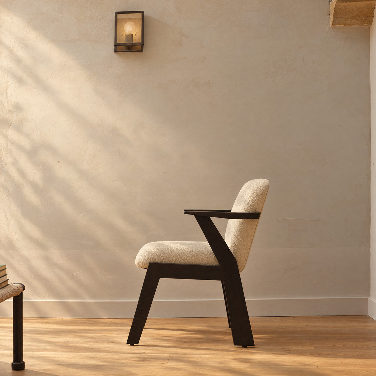 ZOLA - Chaise en mindi massif noir et tissu bouclette crème