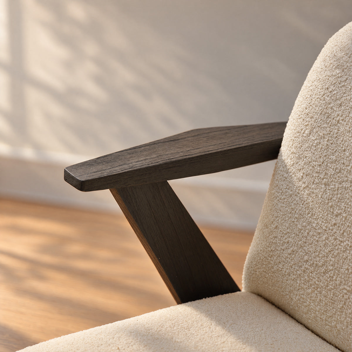 ZOLA - Chaise en mindi massif noir et tissu bouclette crème