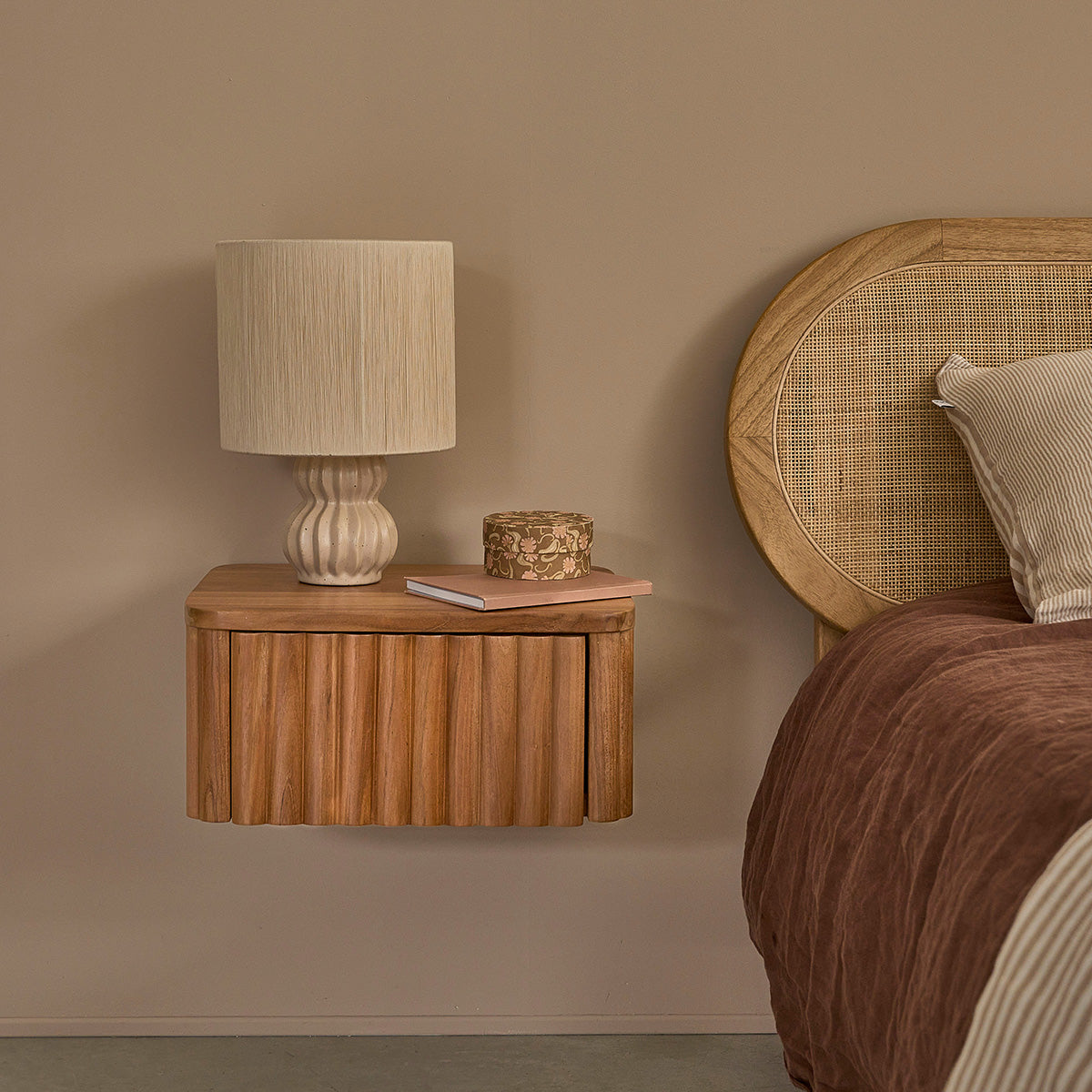 BELIZE - Table de chevet suspendue en bois de teck 45 cm