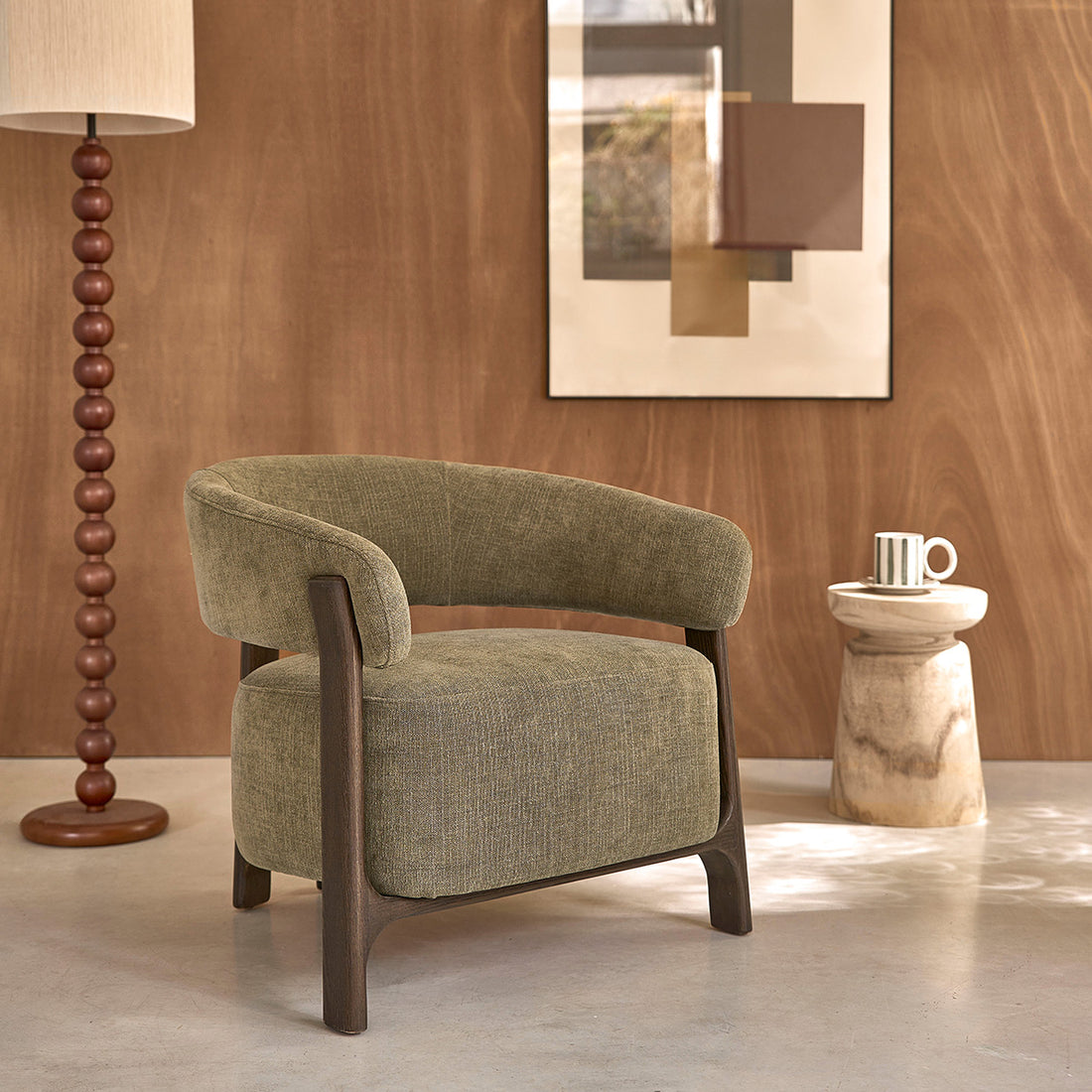 JACQUES - Fauteuil en bois massif finition noyer et tissu chenille kaki