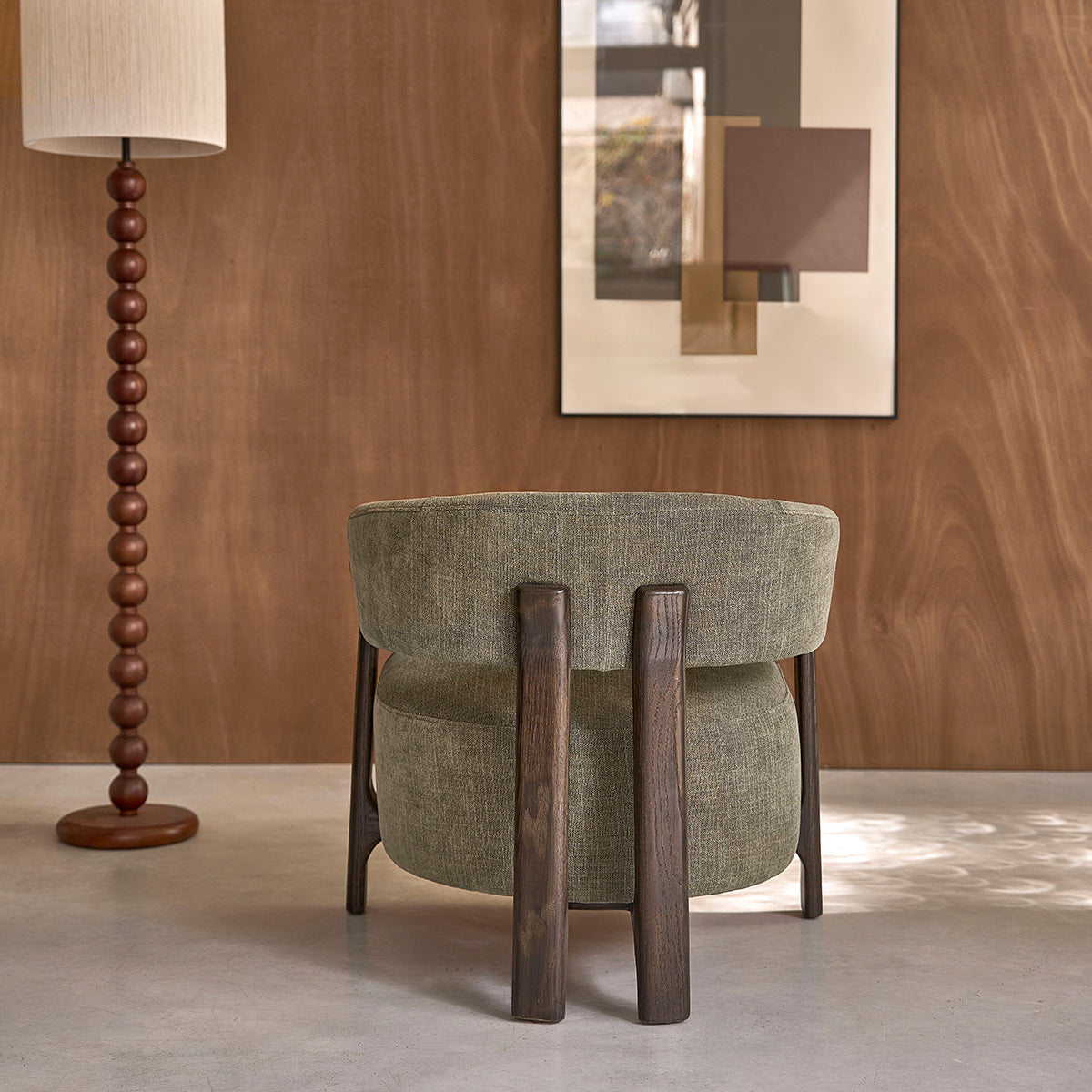 JACQUES - Fauteuil en bois massif finition noyer et tissu chenille kaki