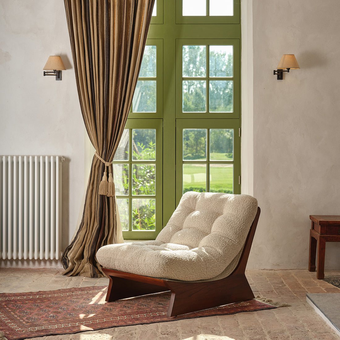 LUCIEN - Fauteuil en mindi massif et tissu bouclette taupe chiné