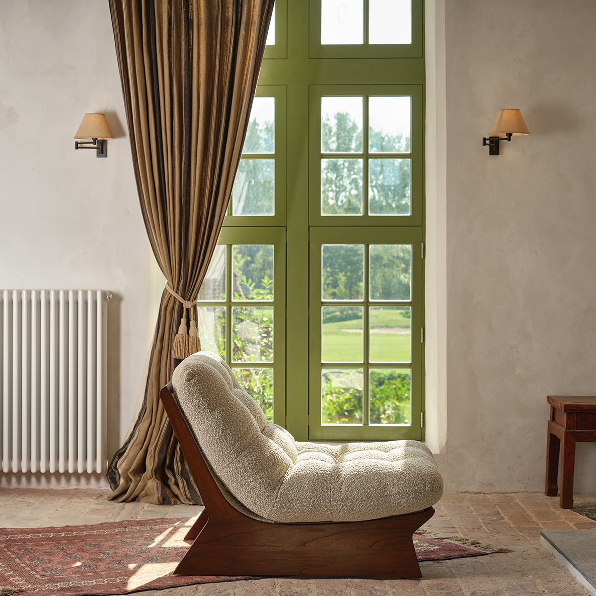 LUCIEN - Fauteuil en mindi massif et tissu bouclette taupe chiné