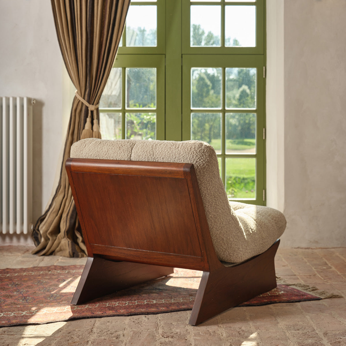 LUCIEN - Fauteuil en mindi massif et tissu bouclette taupe chiné