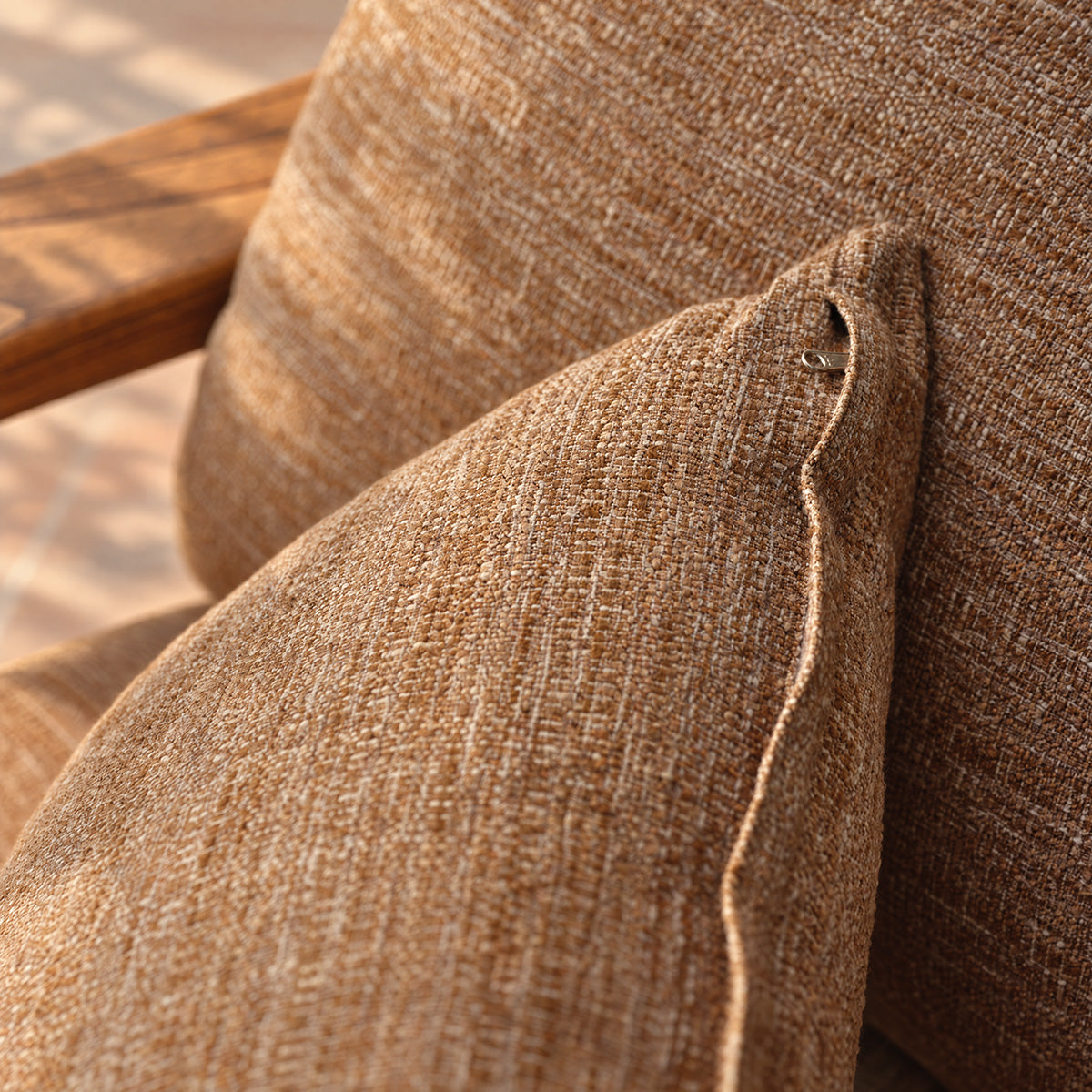 FAU0023-fauteuil_en_mindi_massif_patine_et_tissu_cappuccino-06.jpg