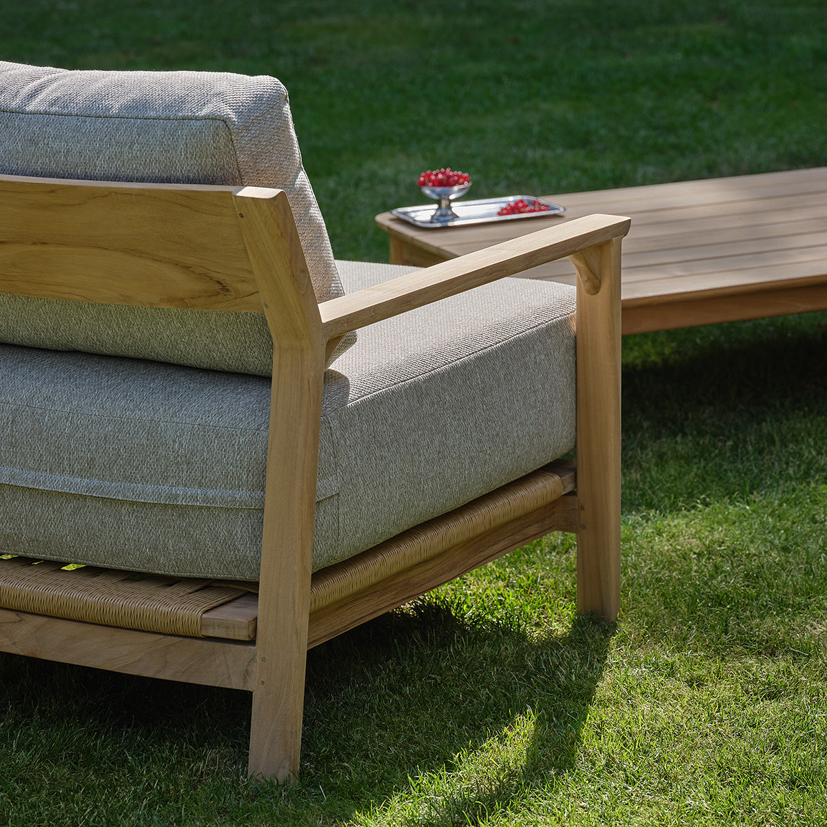 PIANA - Fauteuil de jardin en teck massif avec coussins gris chiné