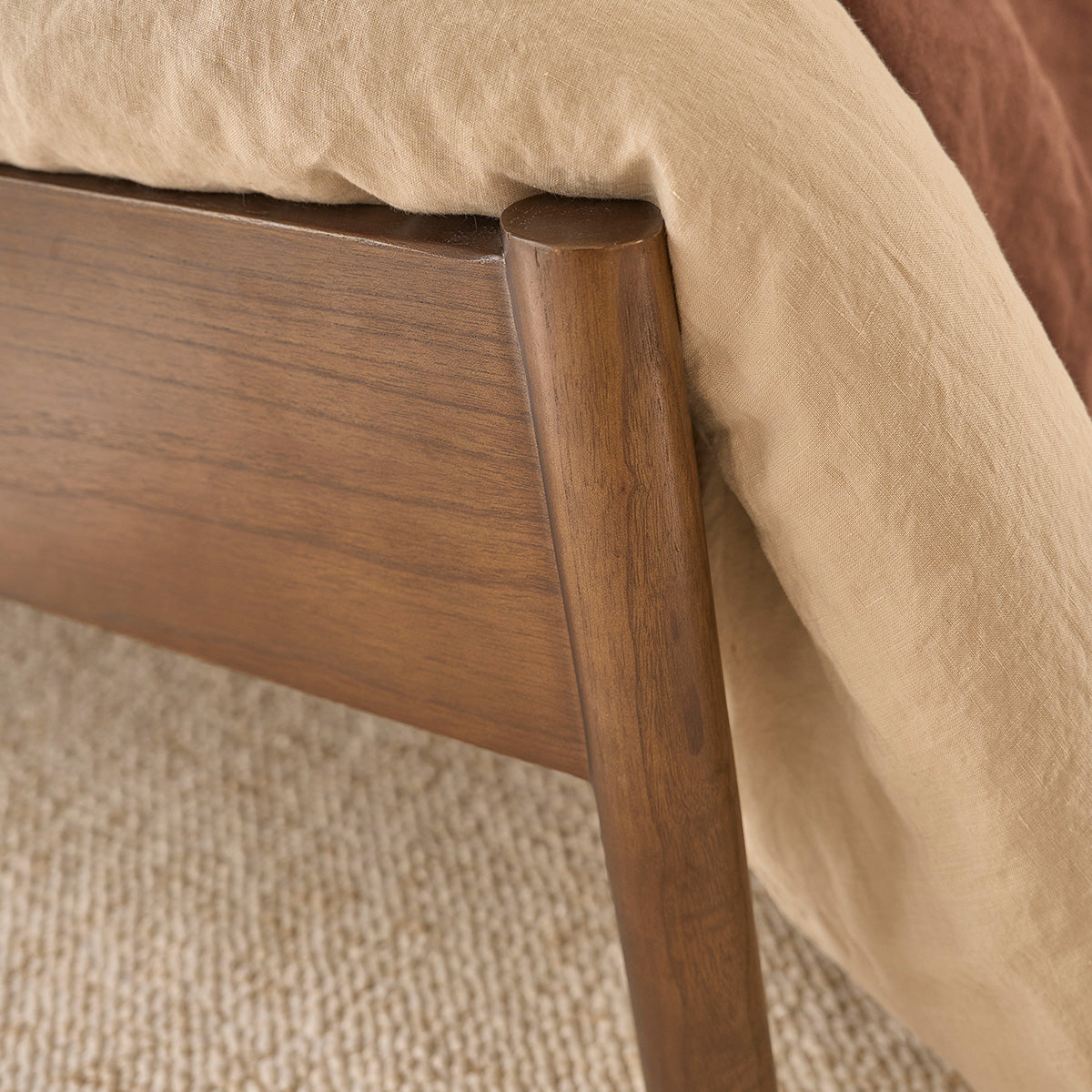 LILA - Lit en bois de mindi et cannage finition noyer 160 cm avec sommier