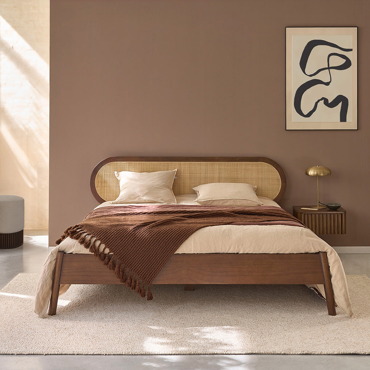 LILA - Lit en bois de mindi et cannage finition noyer 180 cm avec sommier